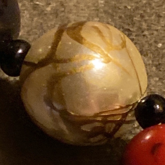 Vintage Avon necklace red, black, and white. Different size beads. - Picture 7 of 10